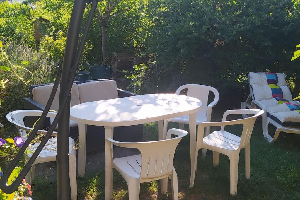 Gite Les Lilas La Genevraye Exteriör bild